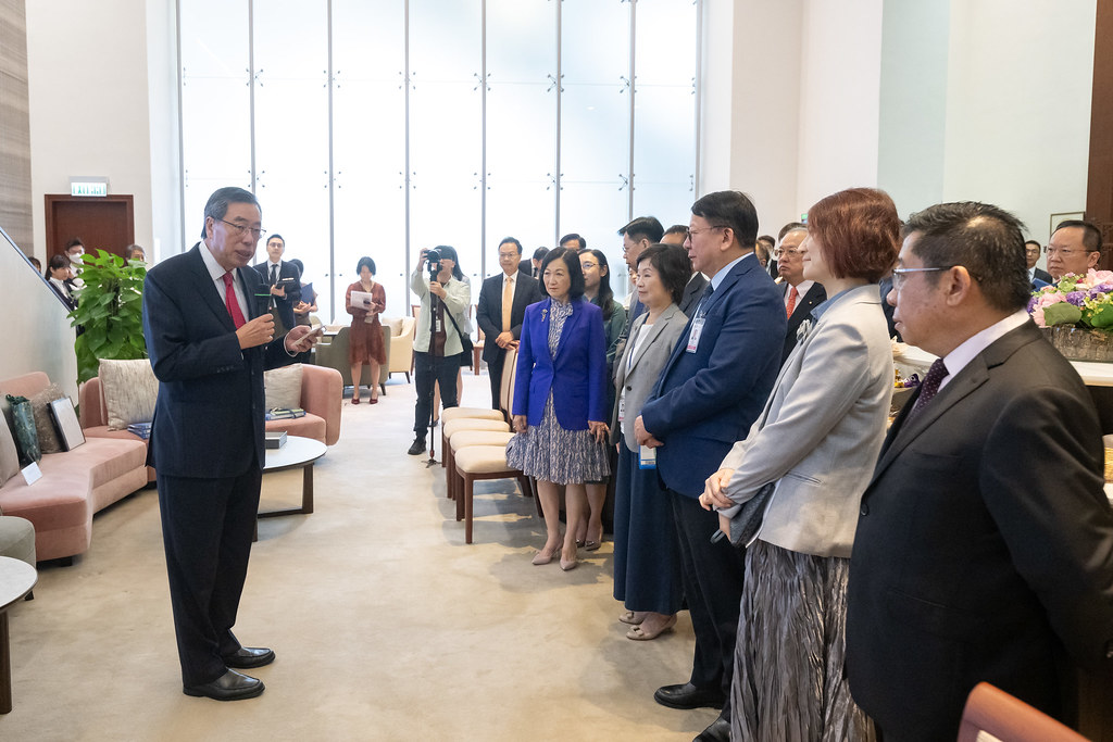 至少3、4名議員向陳國基力陳外勞問題越趨嚴重。立法會秘書處圖片