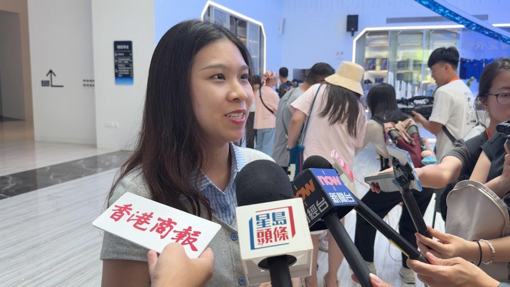 劉小姐從廣州來文昌觀賞嫦娥七號升空。 劉小姐從廣州來文昌觀賞嫦娥七號升空。