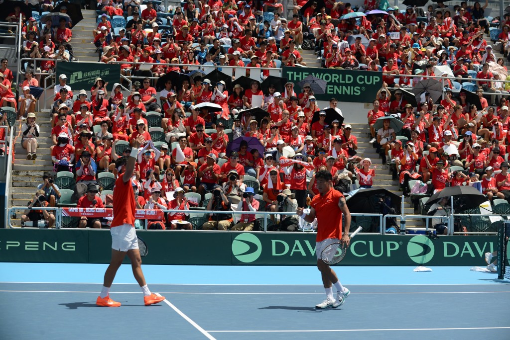 Coleman（左）及師兄黃俊鏗在去年９月的台維斯盃雙打賽為港隊奪奠勝一分。 資料圖片