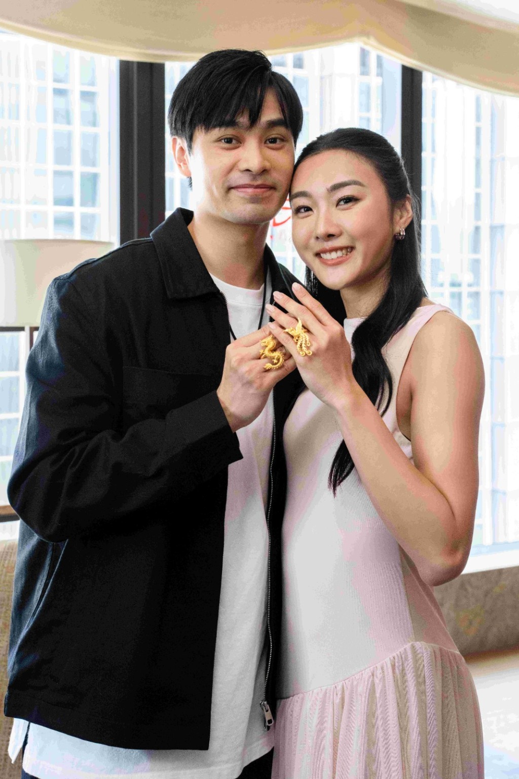 牙醫男友孔軍凱去年向楊文蔚求婚。 牙醫男友孔軍凱去年向楊文蔚求婚。