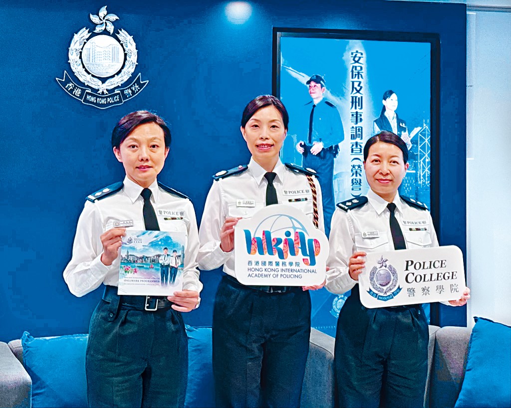 警察學院院長鄭麗琪（中）、警察學院專業發展學校校長傅逸婷（左）及警察學院專項研修學校校長張凱茵（右）介紹即將成立的「香港國際警務學院」和警察學院首個學士學位課程。