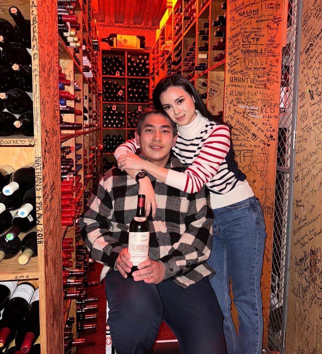 林恬兒2014年與何柱國兒子何正德結婚，今年已經9周年，兩人依然好恩愛。