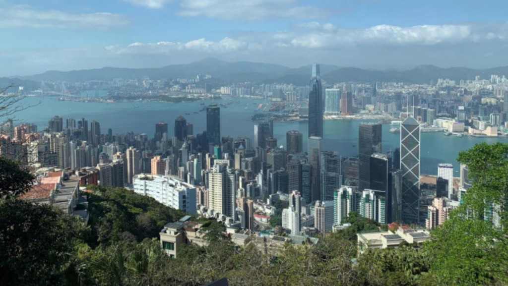 劳工界议员则认为香港相较新加坡的税率，仍维持低税制的优势。