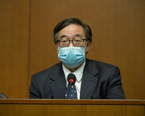 盧偉國今日澄清幾年前已去信英國內政部退藉及退回護照。資料圖片