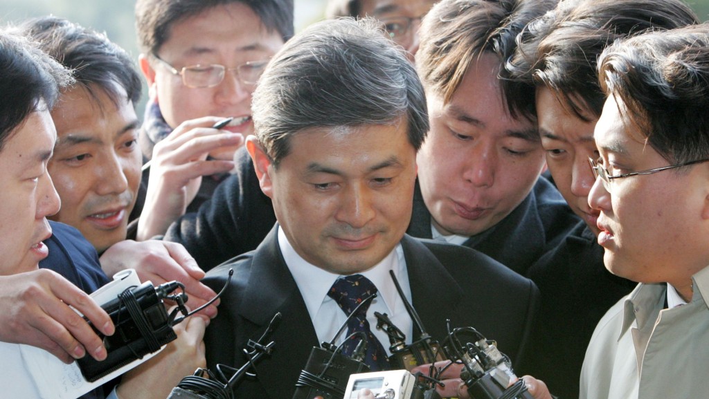 黄禹锡曾因论文造假接受刑事诈欺调查。 路透社