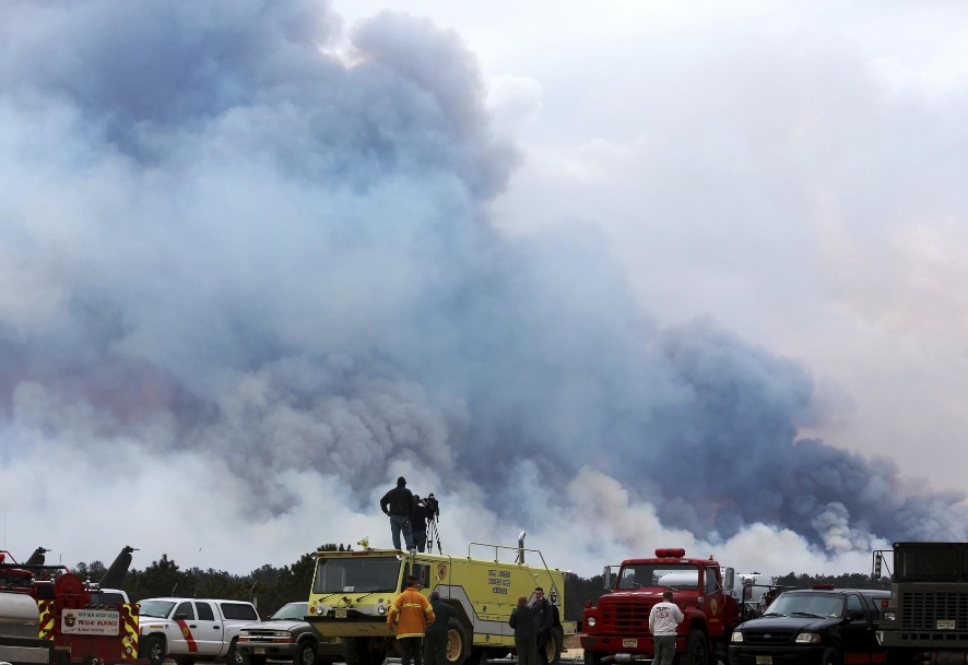 冒出大量漲煙。