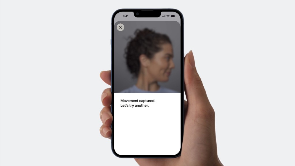 拍照時要轉成一系列動作，例如轉頭。 Apple