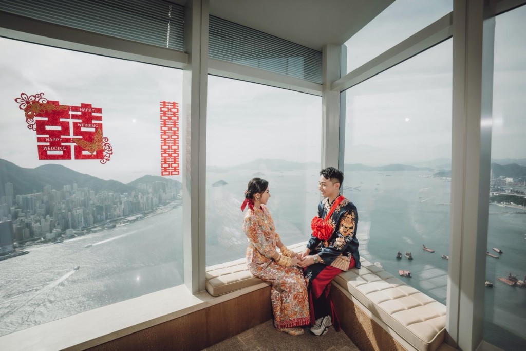 容天佑去年11月與圈外女友扶天恩(Winnie)舉行婚宴。 容天佑去年11月與圈外女友扶天恩(Winnie)舉行婚宴。