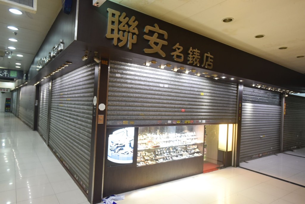 六劫匪打劫尖沙咀一間銀行。