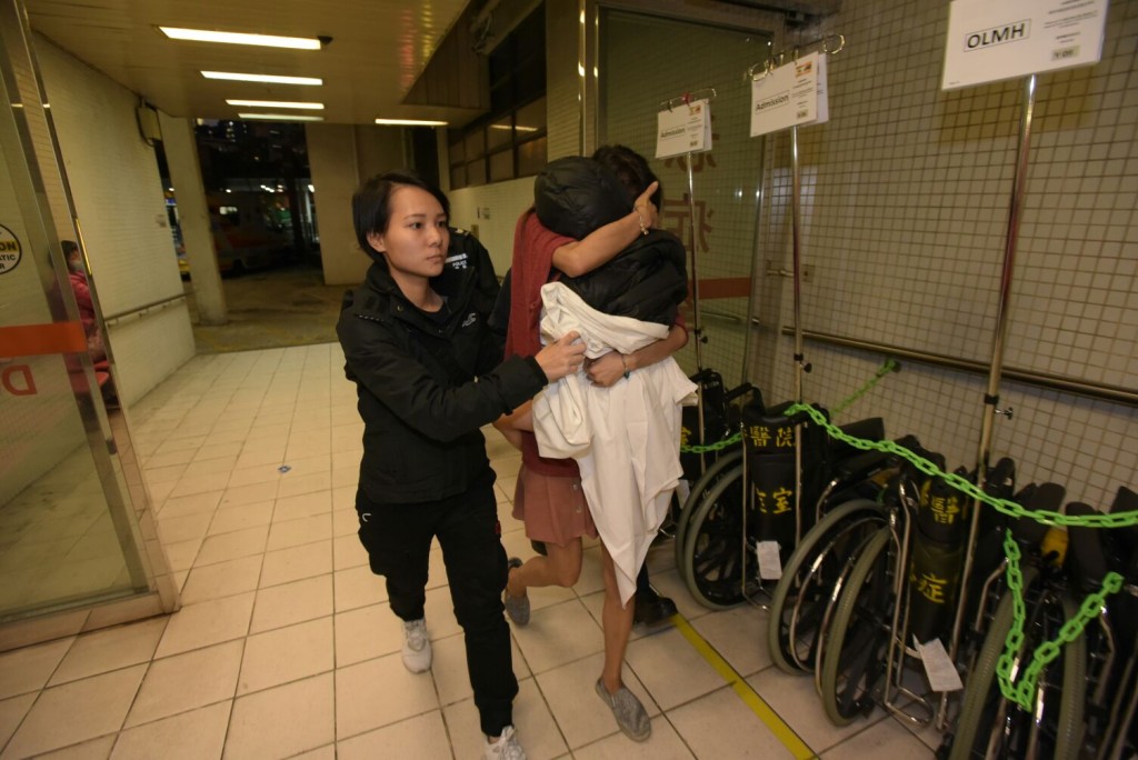 母親被捕。黃文威攝