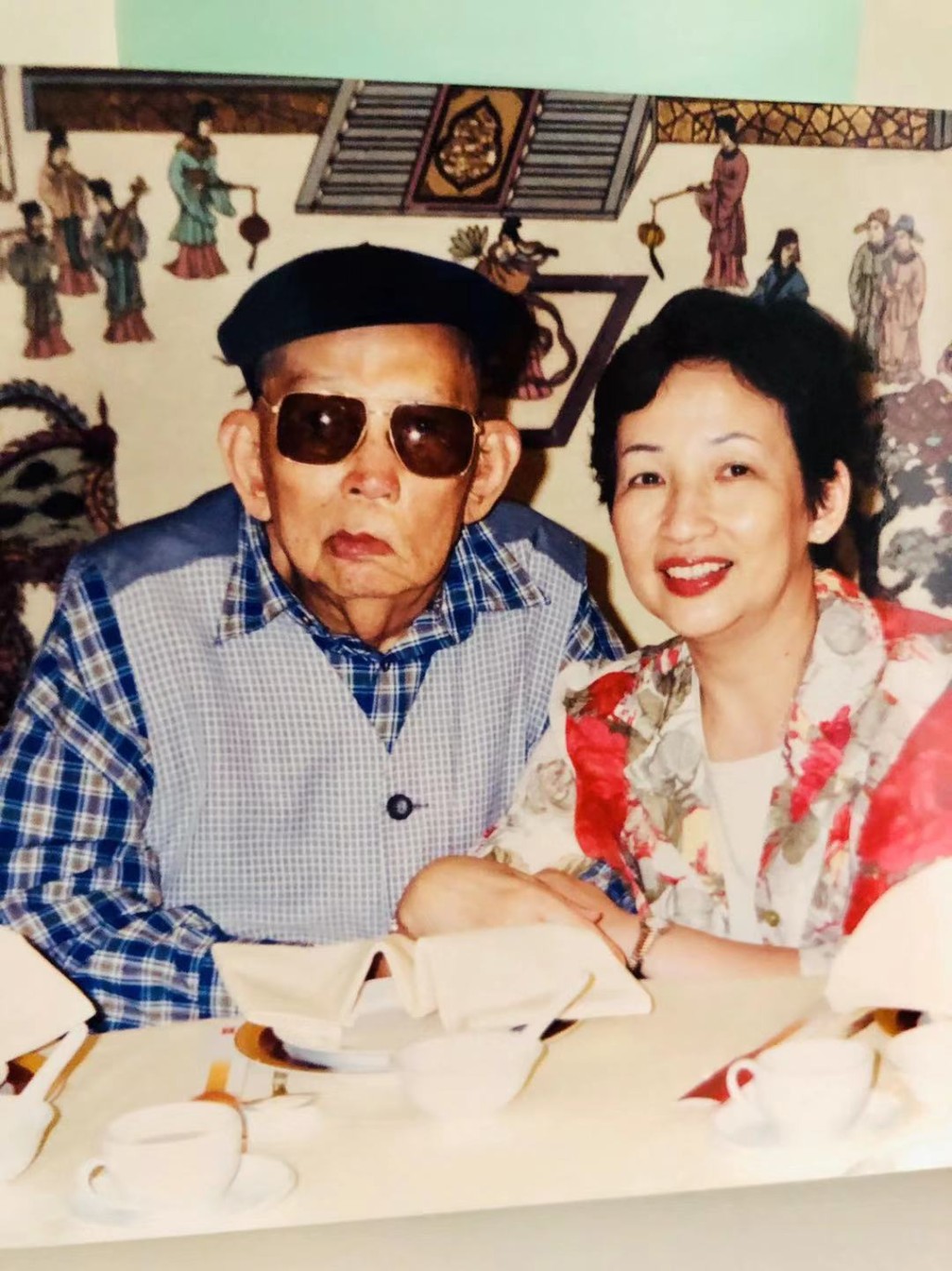 馮素波作為馮峰大女,骨肉情深。