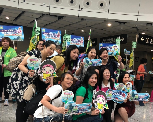 旅行社組織前往肇慶的首發團。本報記者攝
