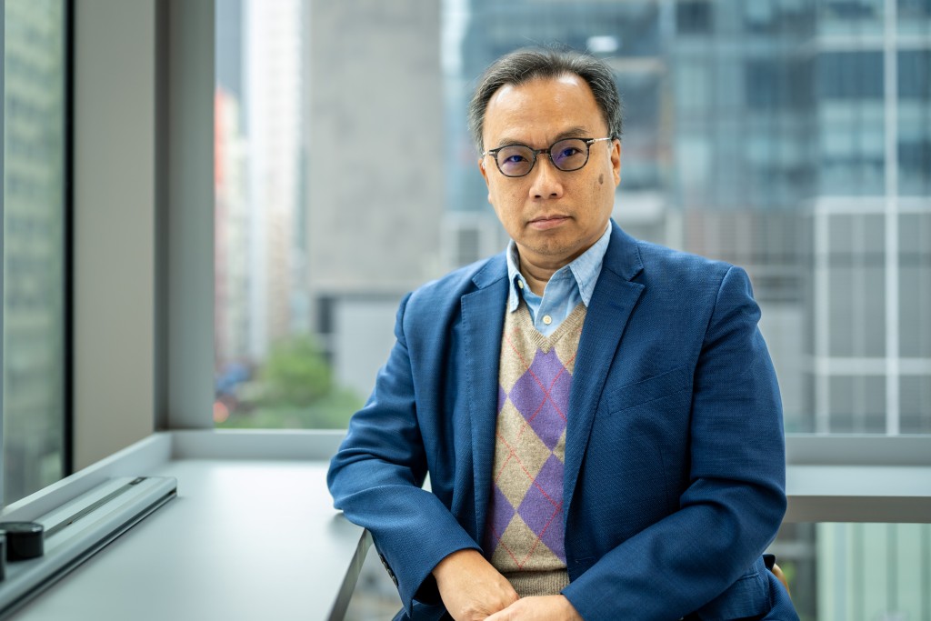 李定強指,建築物消防安全有賴「被動消防設施」及「主動消防設施」之間相輔相成。劉駿軒攝 李定強指,建築物消防安全有賴「被動消防設施」及「主動消防設施」之間相輔相成。劉駿軒攝