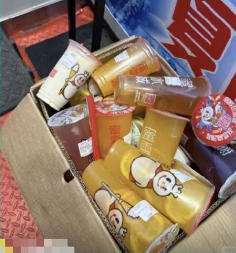 外賣補貼戰下，有民眾懶排隊而不去領取飲品，造成浪費。小紅書