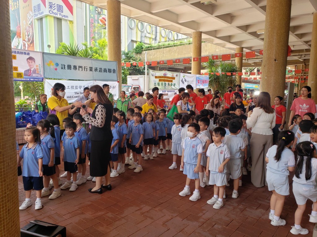 当日有100名幼稚园学生到场参与活动。