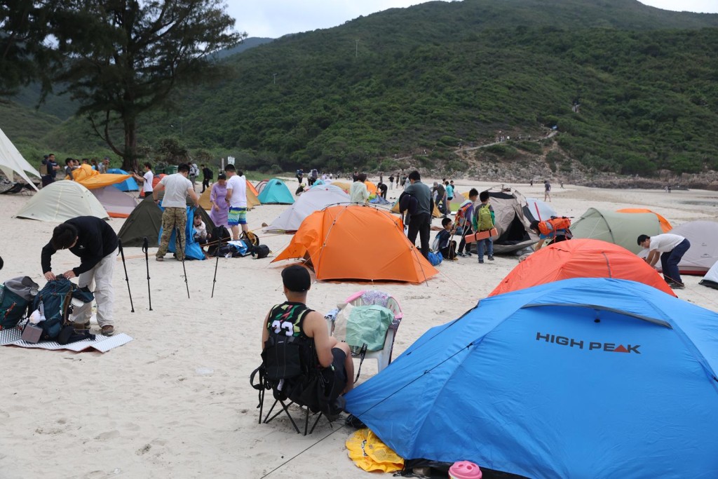 五一假期過夜的營友包括本地人及遊客。 五一假期過夜的營友包括本地人及遊客。
