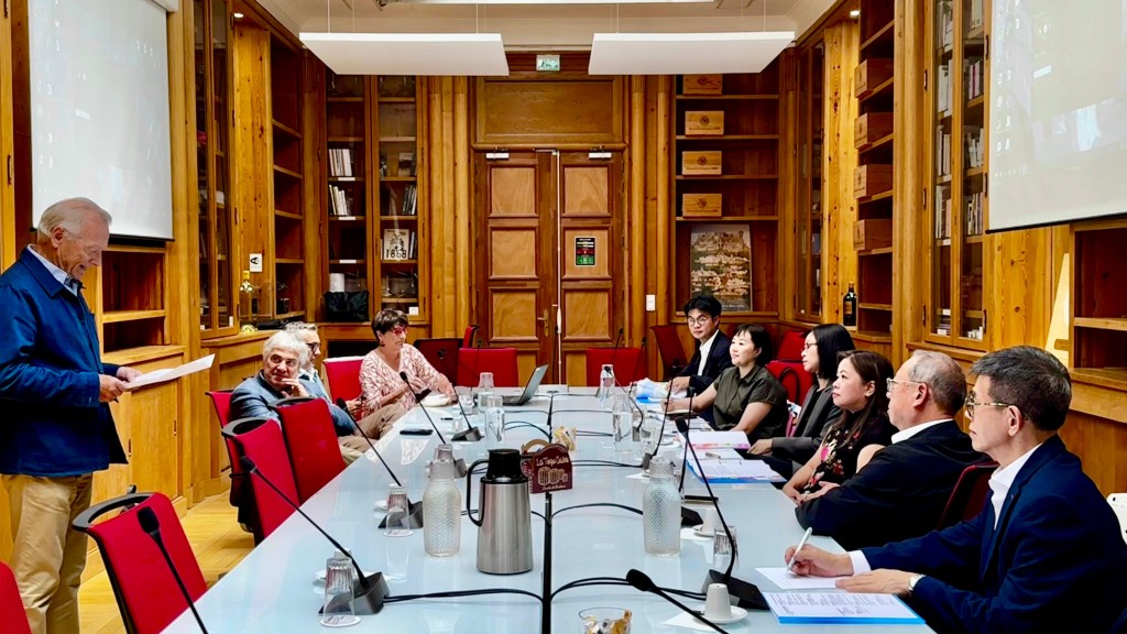 文化體育及旅遊局局長羅淑佩(右三),與傑出葡萄酒之都主席Jacques Faurens(左一)會面。政府新聞處圖片 文化體育及旅遊局局長羅淑佩(右三),與傑出葡萄酒之都主席Jacques Faurens(左一)會面。政府新聞處圖片