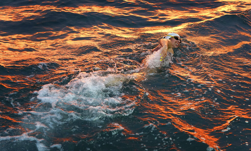 麥卡德爾在晨曦時份出發。美聯社圖片