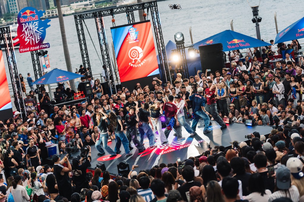 本地舞團 Chestroll 為 Red Bull Dance Your Style 香港決賽表演,將現場氣氛推至高峰。公關照片 本地舞團 Chestroll 為 Red Bull Dance Your Style 香港決賽表演,將現場氣氛推至高峰。公關照片