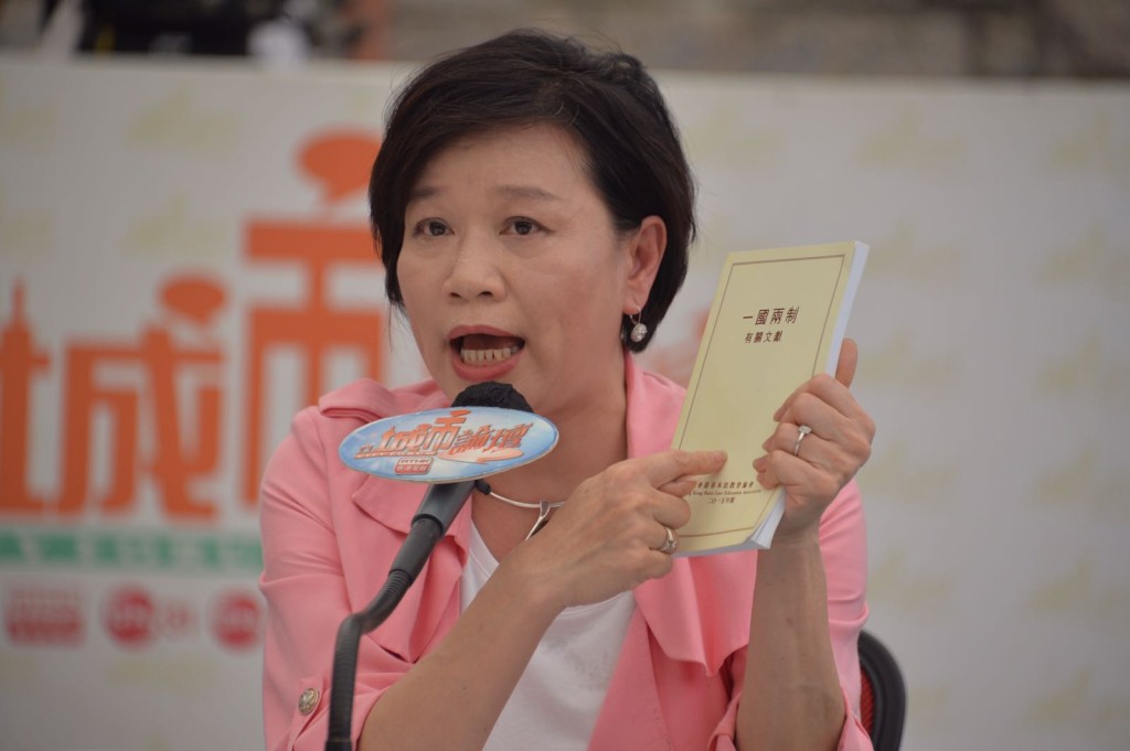 梁美芬認為「政治和法律要分開講」。