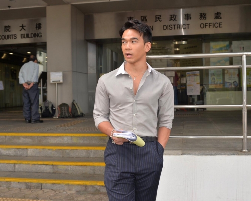 龐景峰被控無牌駕駛，以及沒有備用第三者保險而駕駛。盧江球攝