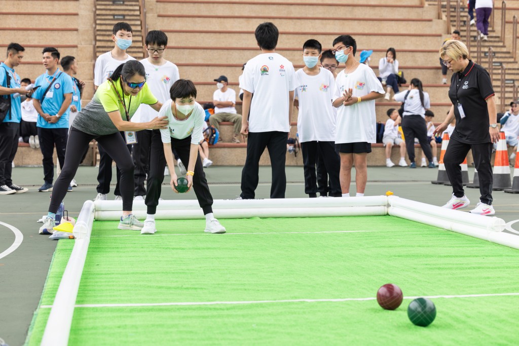 亦有学生体验特奥滚球。香港残疾人奥委会图片