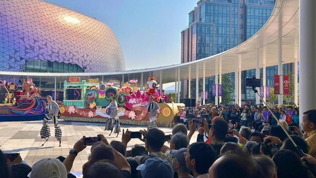 啟德體育園辦新春嘉年華  即日起8輛賀年花車進駐  國際級隊伍即場獻技