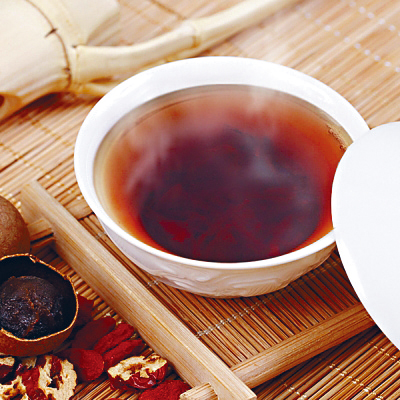 合適的湯療輔助，能滋陰安神，改善肝氣鬱結。