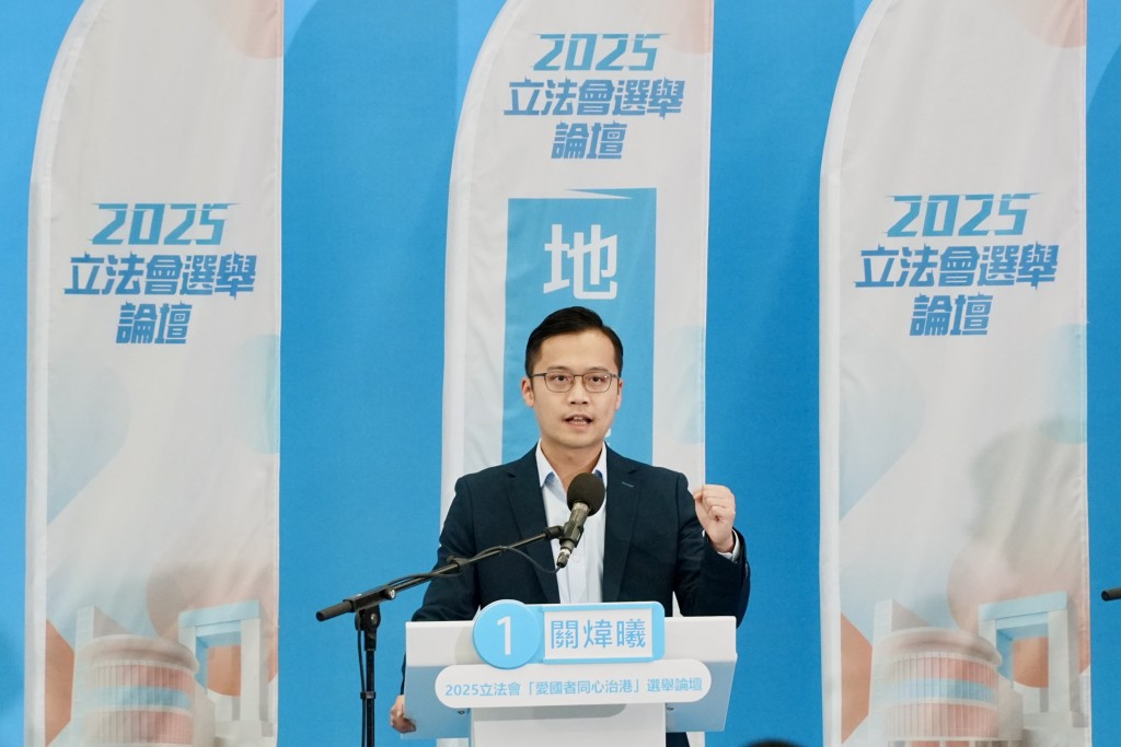 報稱獨立關煒曦。 報稱獨立關煒曦。