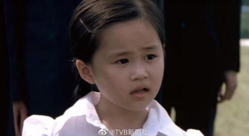 梁超怡当年是饰演梁朝伟的女儿。