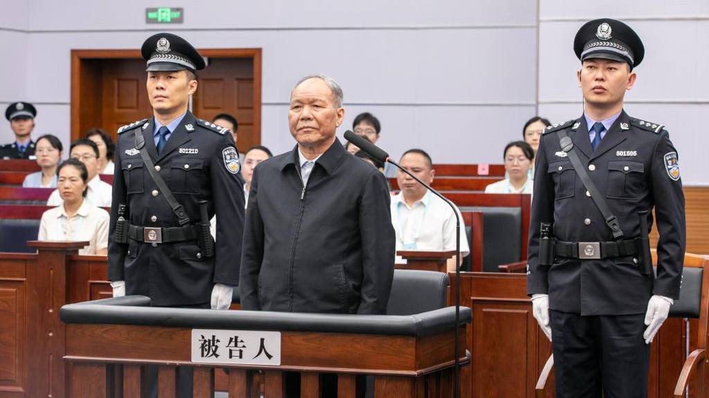 西藏自治區政府原主席齊扎拉涉貪1.58億被判無期。 新華社