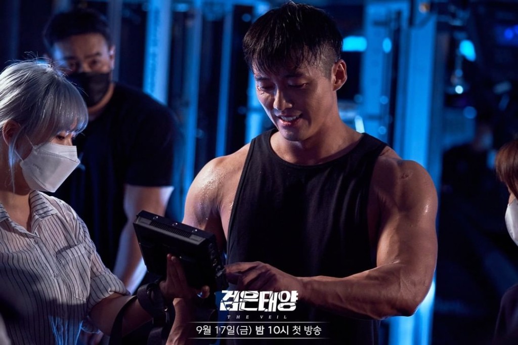 南宮珉為《黑色太陽》改變形象變得健碩。