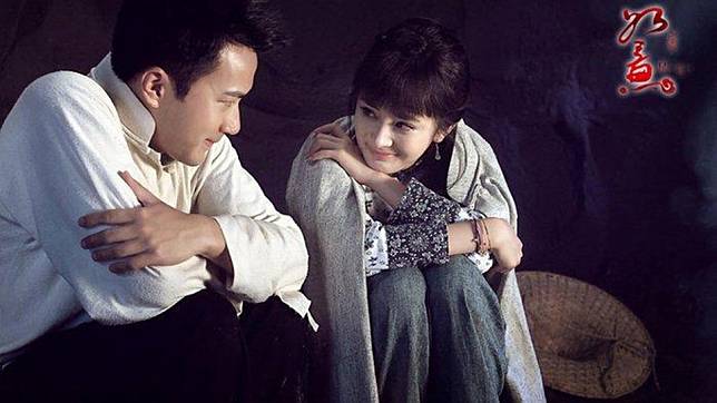 杨幂和刘恺威2011年合作内地剧《如意》挞着。
