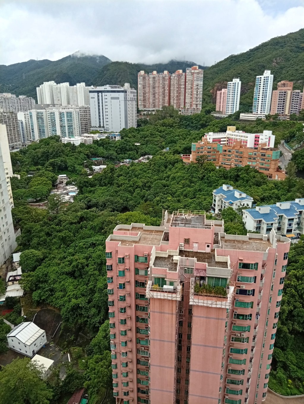 單位外望山景。 單位外望山景。