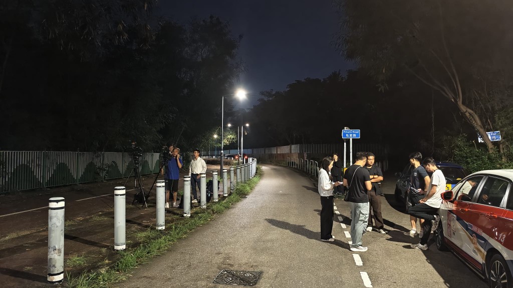 元朗壆圍南路27歲女子深夜踩單車時被狗襲擊,重創不治,引起關注。黃文威攝 元朗壆圍南路27歲女子深夜踩單車時被狗襲擊,重創不治,引起關注。黃文威攝