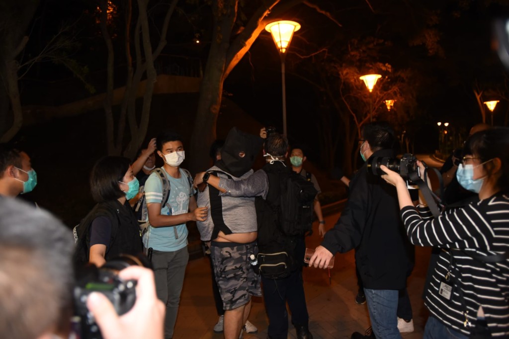 警方拘捕疑犯。