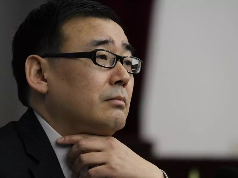 澳洲华裔作家杨恒均间谍罪成，被判死刑，缓期2年执行。美联社