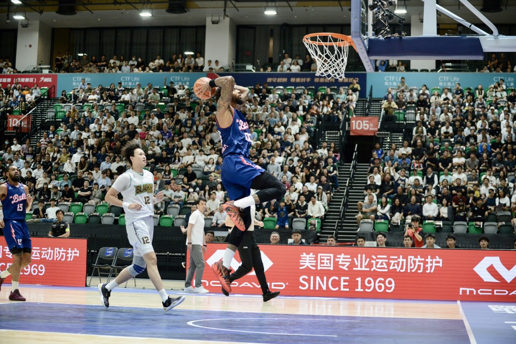所罗门赛中多次抢断并完成暴扣。杨功煜摄