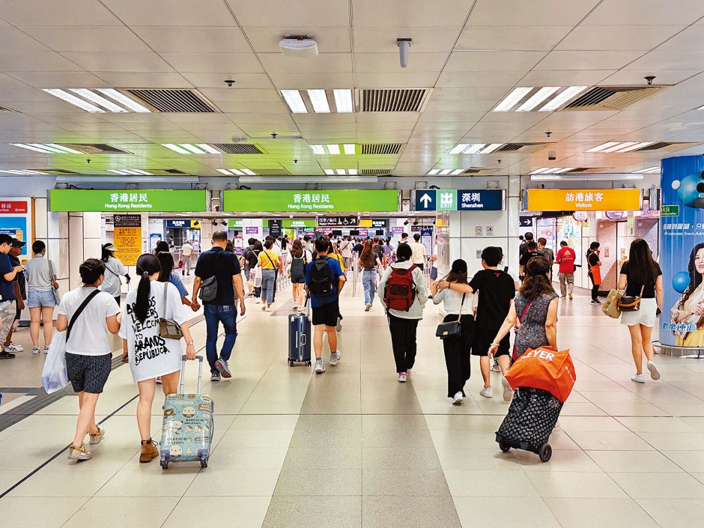 海關總署昨日起啟用新版「黑碼」，簡化部分申報內容。