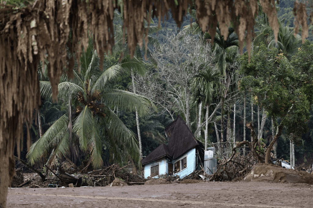 受連續多月惡劣天氣影響，東南亞多國爆發嚴重水災及山泥傾瀉危機。路透社
