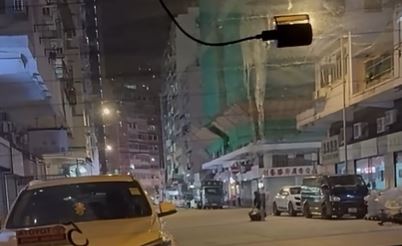 男子推跌女子。fb車cam L（香港群組）影片截圖