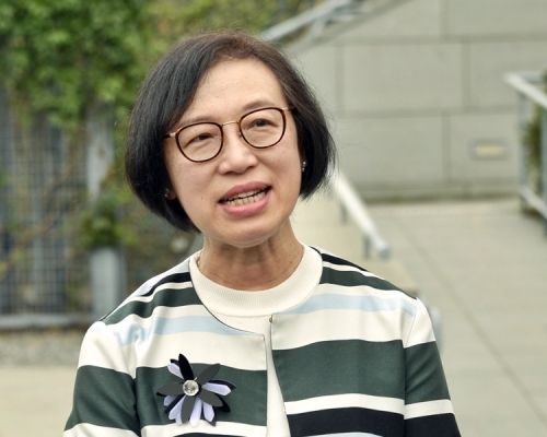 就吸引海外醫生來港,陳肇始指當局會接納好意見。