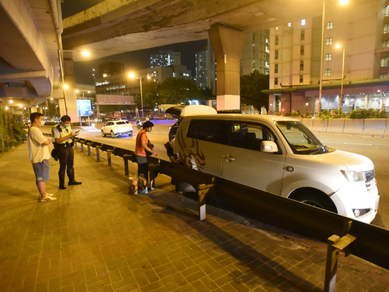 事件中兩男女受輕傷送院。尹敬堂攝