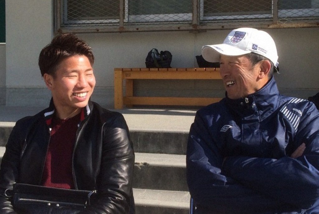 樋口士郎(右)高中时期一直负责训练浅野拓磨。网上图片