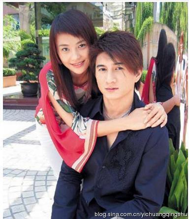 吳奇隆2006年與來自雲南的女演員馬雅舒結婚，不過婚姻維持僅三年。  ​
