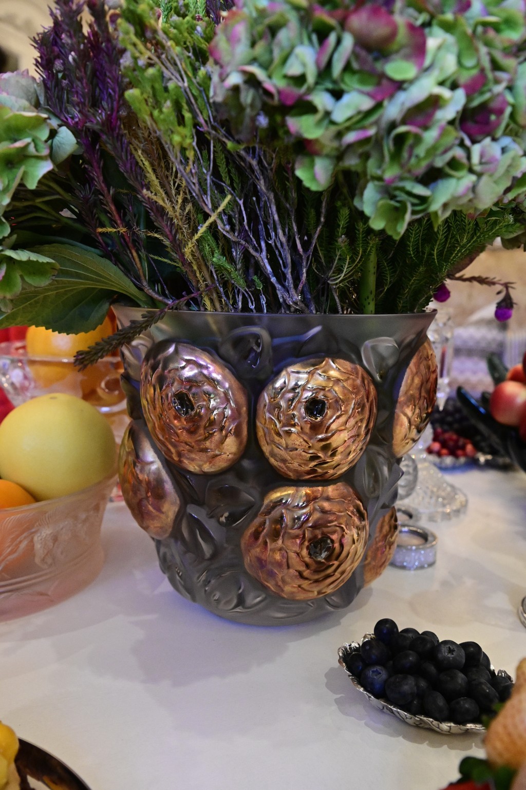 客廳的花樽都是知名水晶品牌。