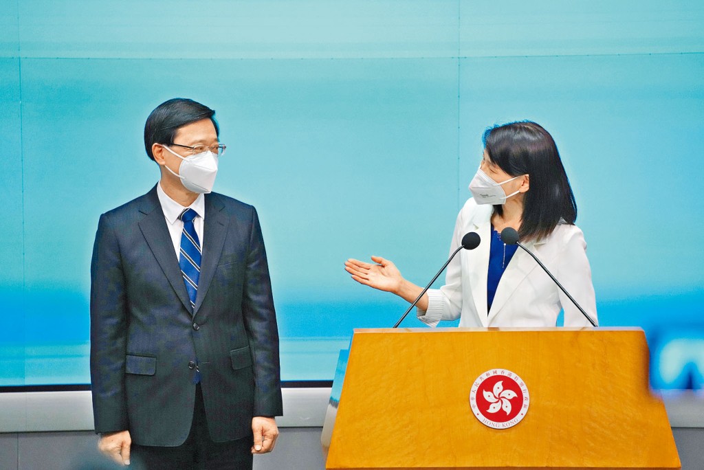 葉文娟表示,希望用三十五年的公共行政經驗,協助李家超有效施政。