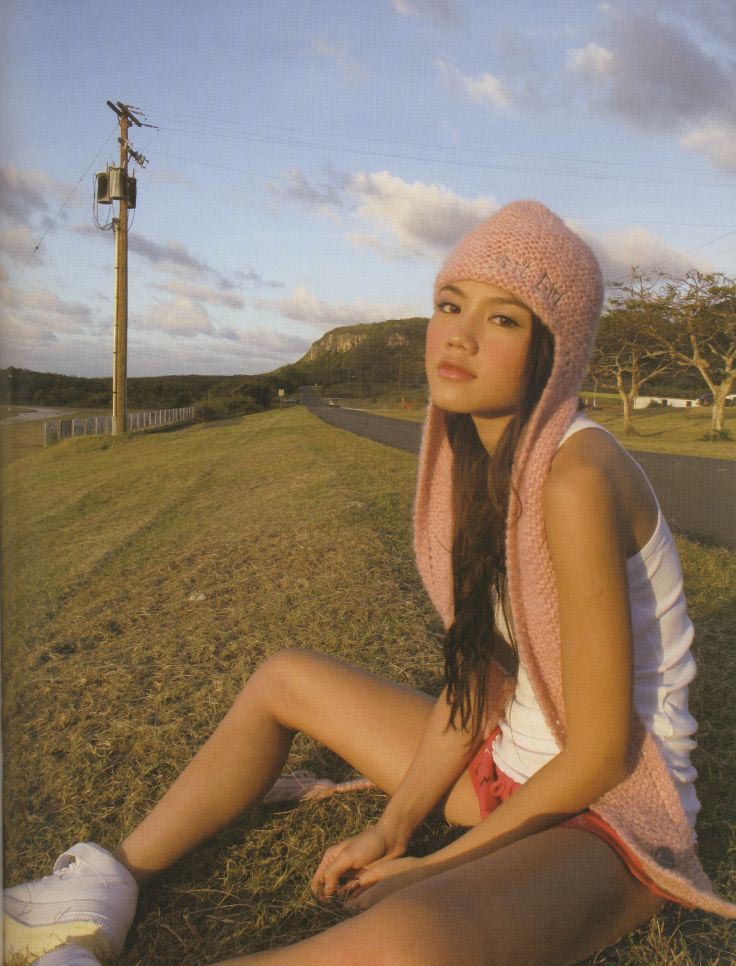 周秀娜2009年推出首本写真集《Kissy Chrissie Saipan》，一炮而红。