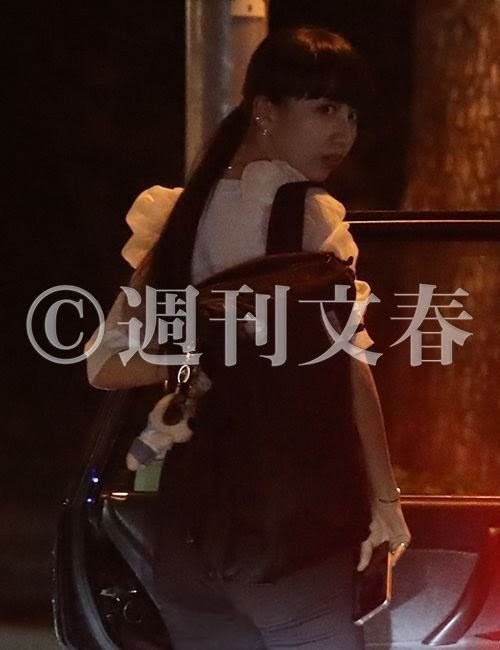 心美被拍到多次出入小川位於大阪的寓所。