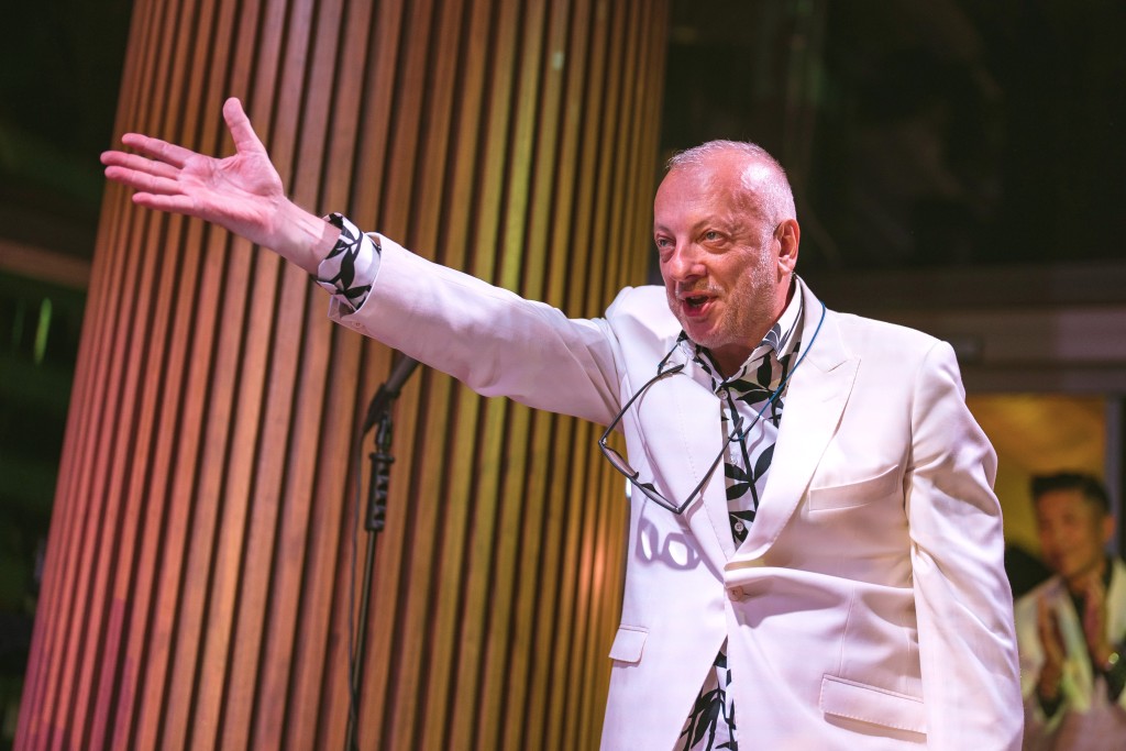 《皇都之夜》的歌舞表演由「香港DJ之父」Andrew Bull編排。